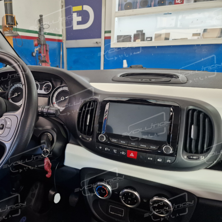 Cartablet Oemfit Fiat 500L (2012 -2018) - 8.4" Evolution